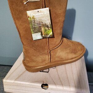 NWT BearPaw Emma Short Boot Size 9
